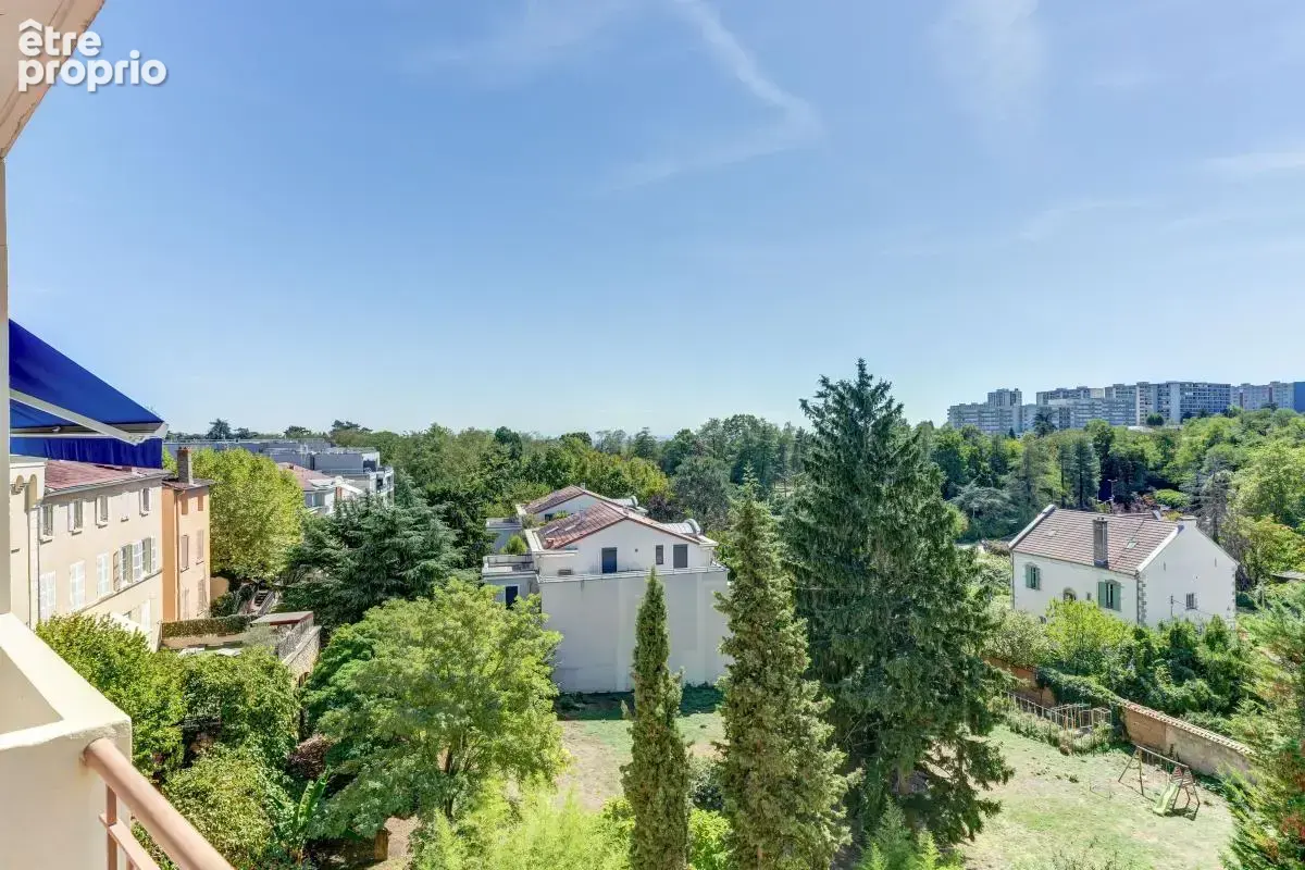 CALUIRE CENTRE BOURG - T3 de 70 m² avec vue dégagée - photo 4