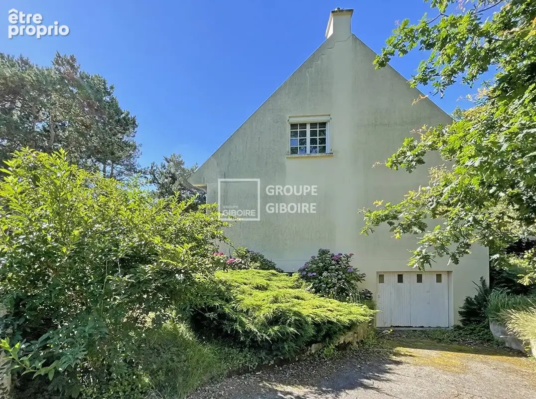 Maison traditionnelle 8 pièces - 180 m² - Lotissement résidentiel, centre-bourg - photo 4