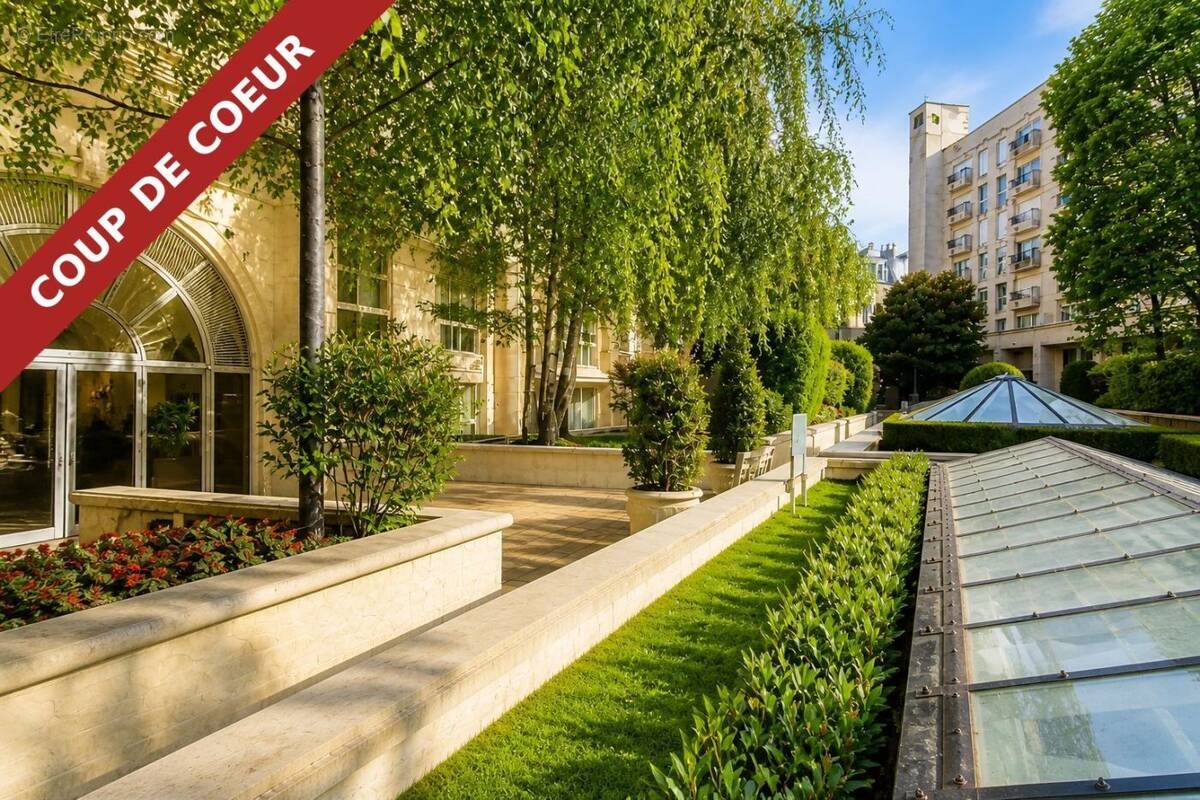 Appartement à PARIS-16E