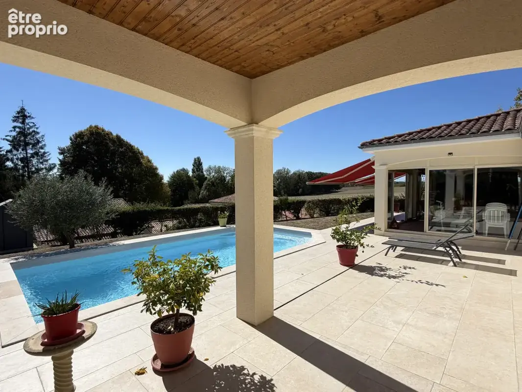 TERRASSE ET PISCINE - Maison à SAINT-MAIGRIN