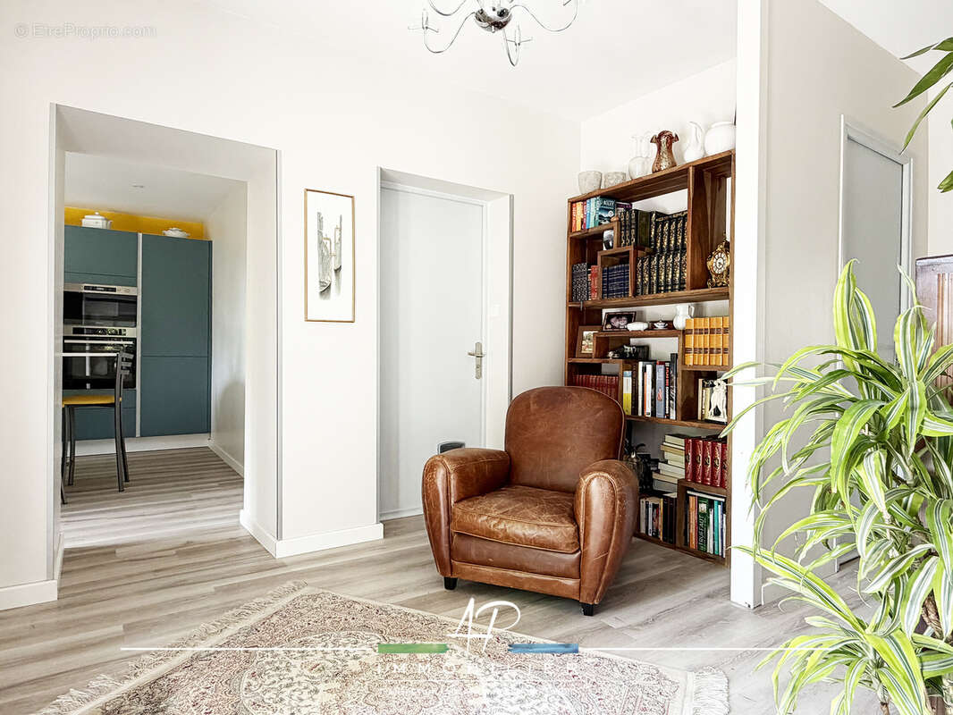 Laissez-vous séduire par cette charmante longère rénovée de 155m2 au calme… - photo 5