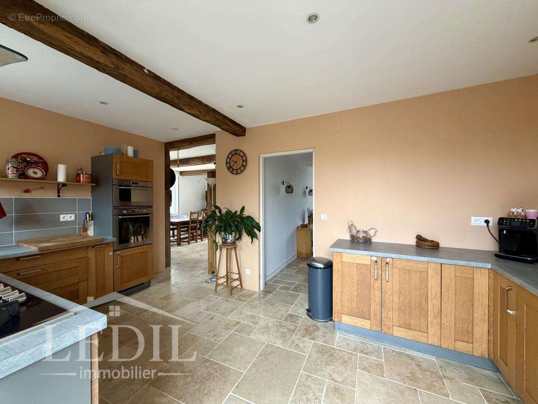 Corps de ferme rénové avec piscine et dépendance - photo 6