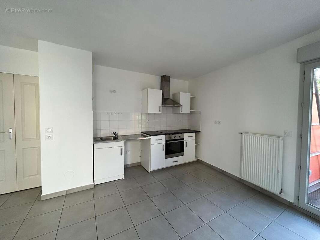   - Appartement à PIERRE-BENITE