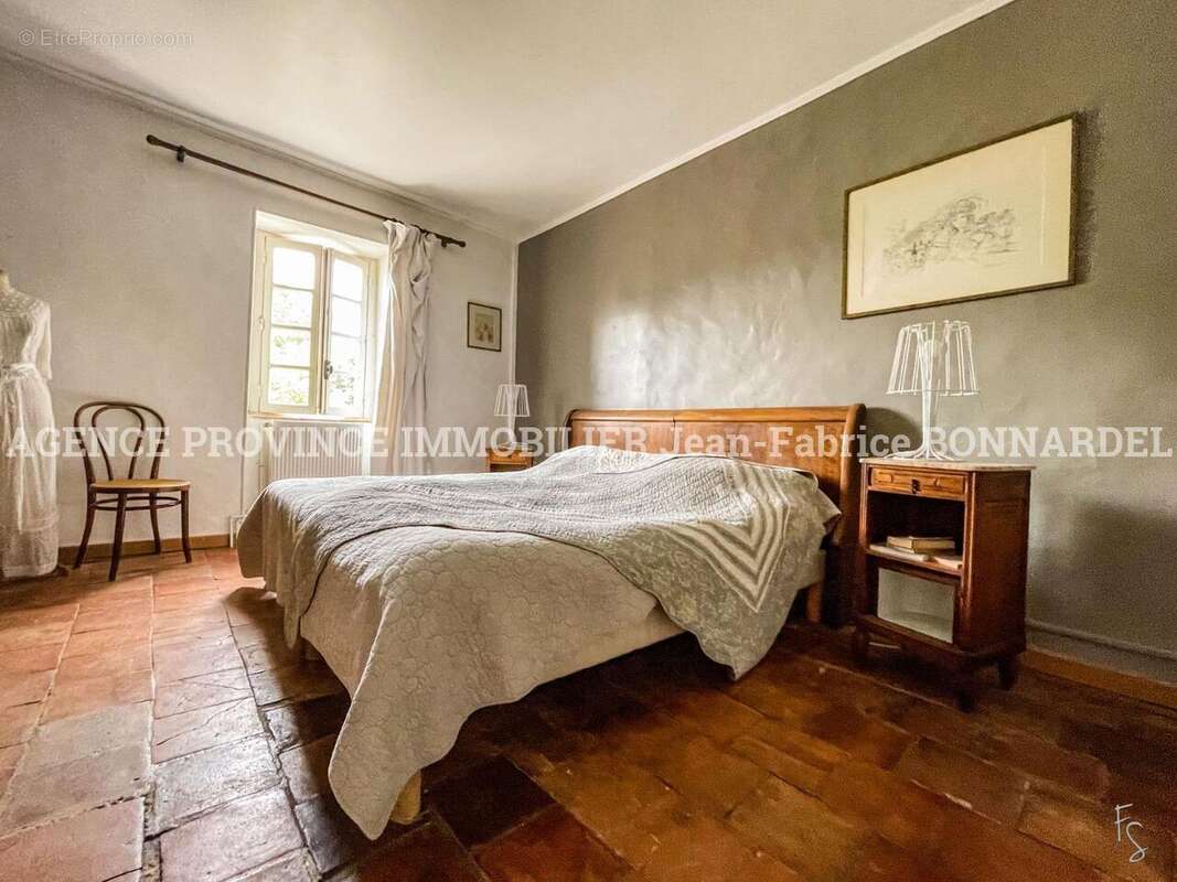Maison 229 m² à La Baume-De-Transit  - photo 17