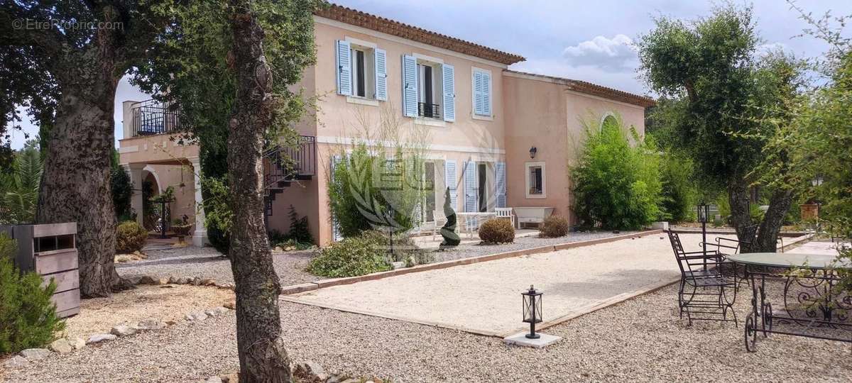 Maison à PLAN-DE-LA-TOUR