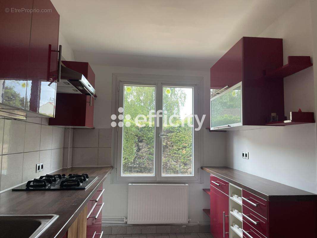 Maison 168 m² à Savigny-Le-Temple  - photo 6