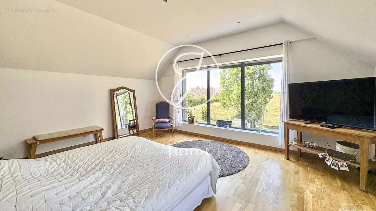 Sailly-lez-lannoy - Ferme rénovée à vendre - 10 pièces - 334m² et 180m² de dépendance - 7 chambres - Piscine - Garage - photo 6