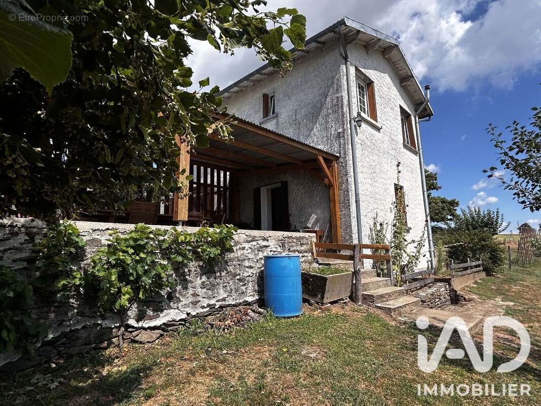 Maison 70 m² à Cassaniouze  - photo 4