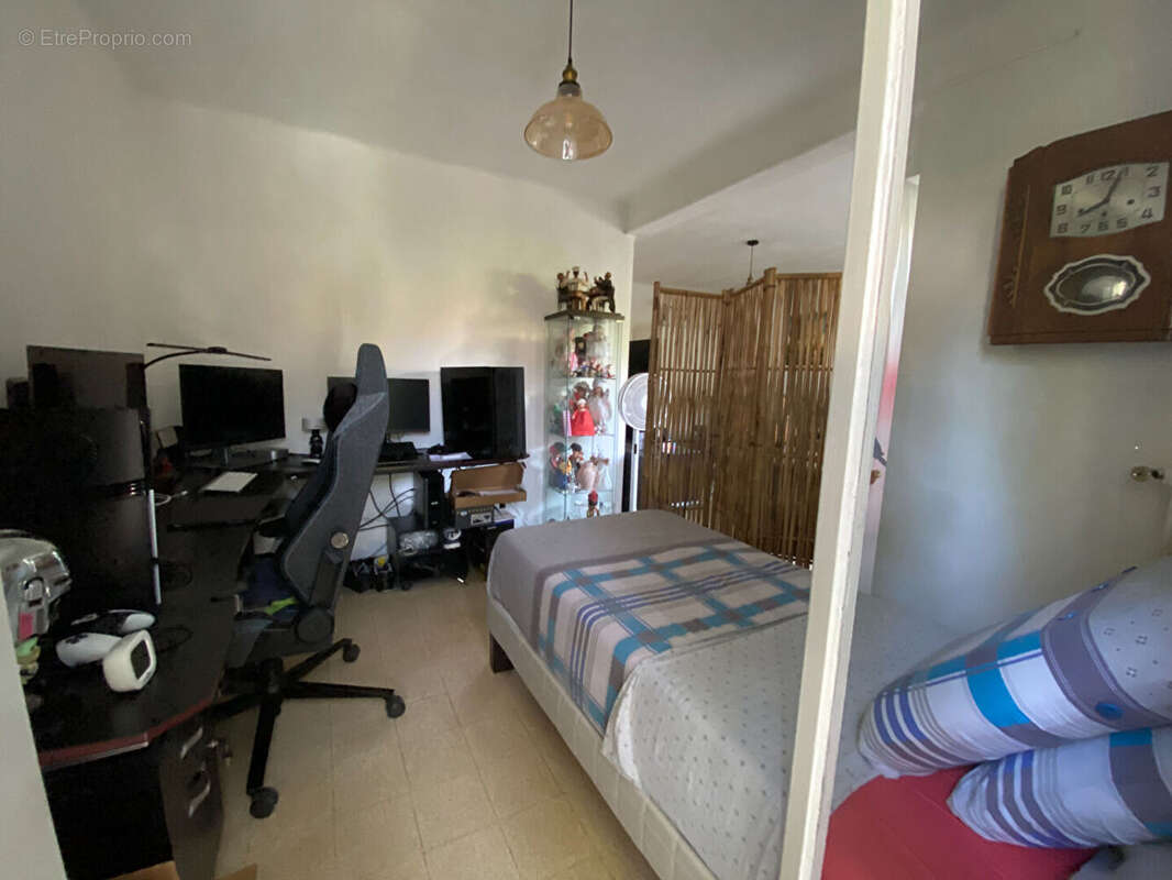 À vendre Toulon Cap Brun  Appartement T4 loué avec cave  Investissement locatif - photo 3