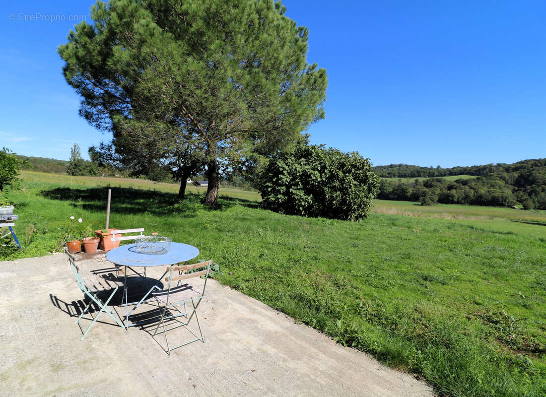 Maison à MONLEON-MAGNOAC