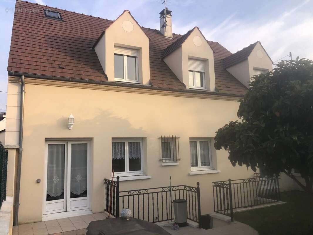 Maison à SARTROUVILLE