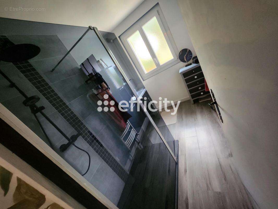 Maison à MERY-SUR-MARNE