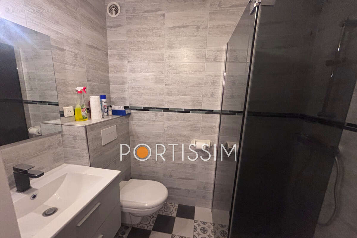 Appartement à SAINT-LAURENT-DU-VAR