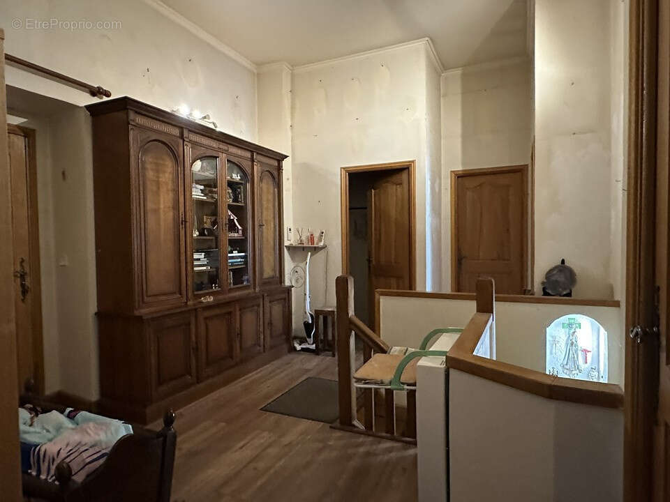 À vendre, moitié droite d’une magnifique maison de maître avec garage et jardin - photo 19