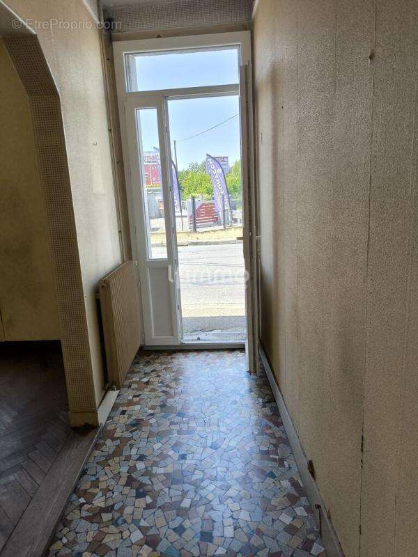 Commerce à SAINT-LOUBES