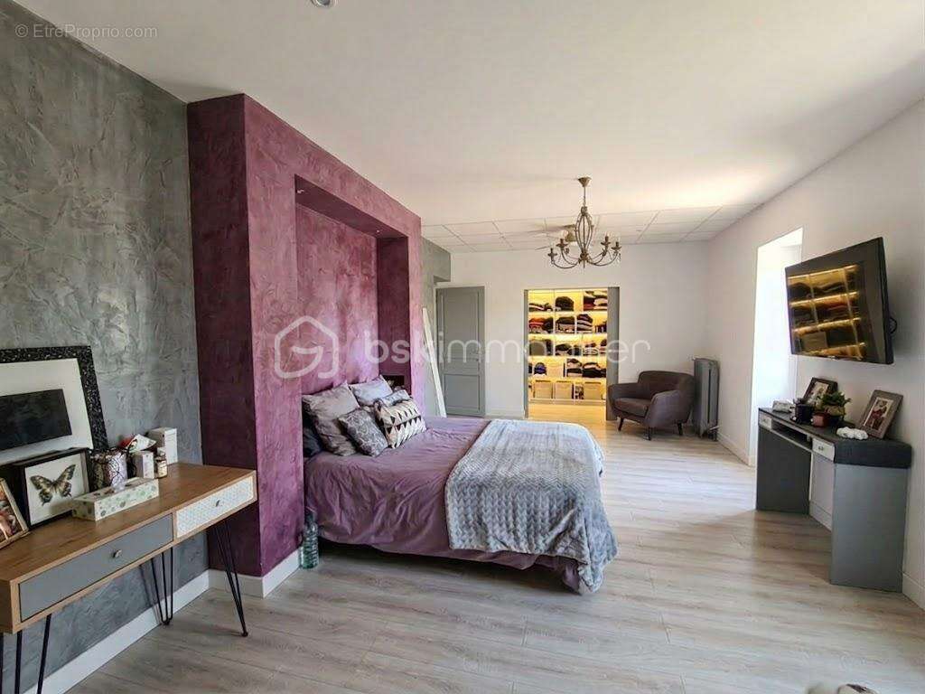Villa 214 m² + 30 m² à aménager - 6 chambres + bureau - Piscine - photo 13