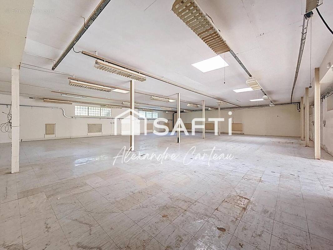 Photo 1 - Commerce à LATRESNE