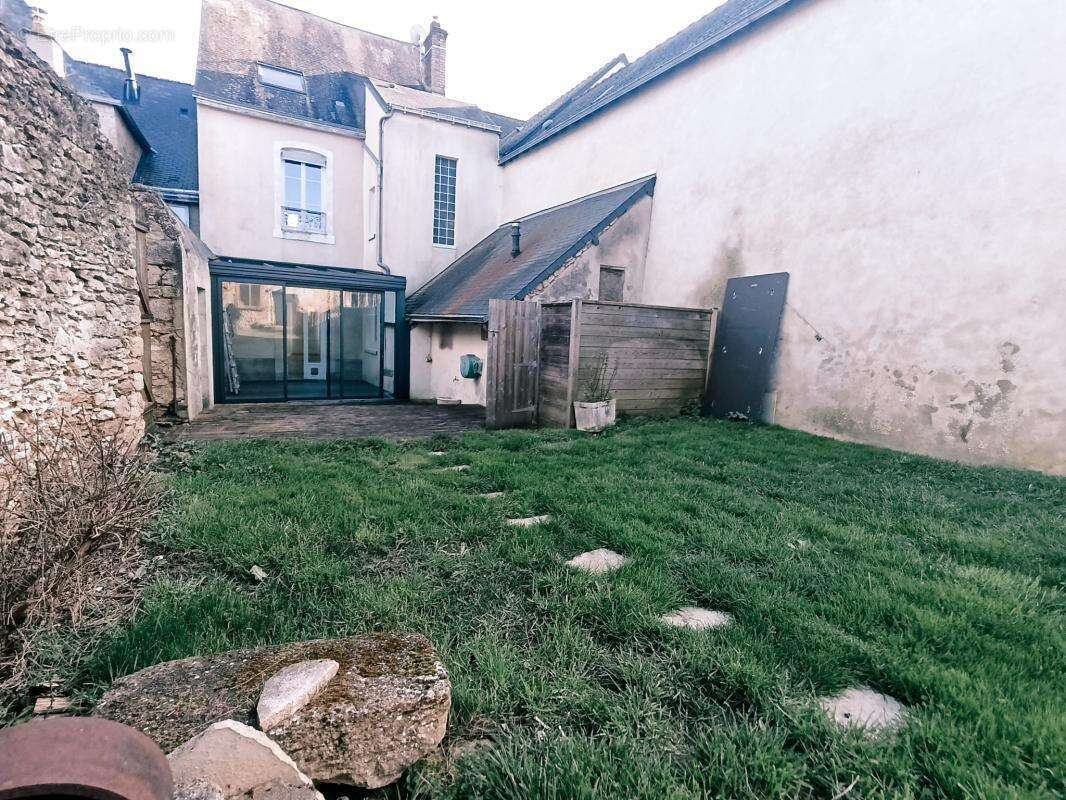 Maison à VALLON-SUR-GEE