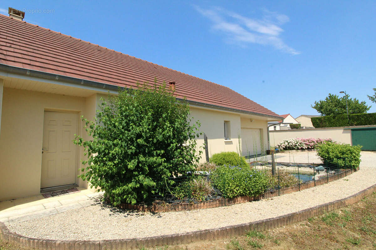 Maison à SAVOUGES