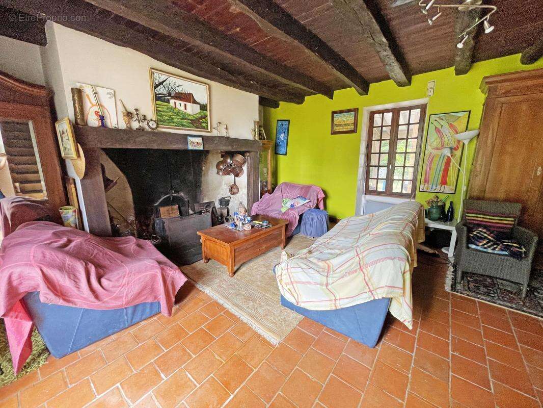 Maison à LACROPTE