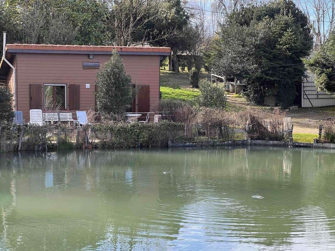 Terrain à CHASSENEUIL-SUR-BONNIEURE