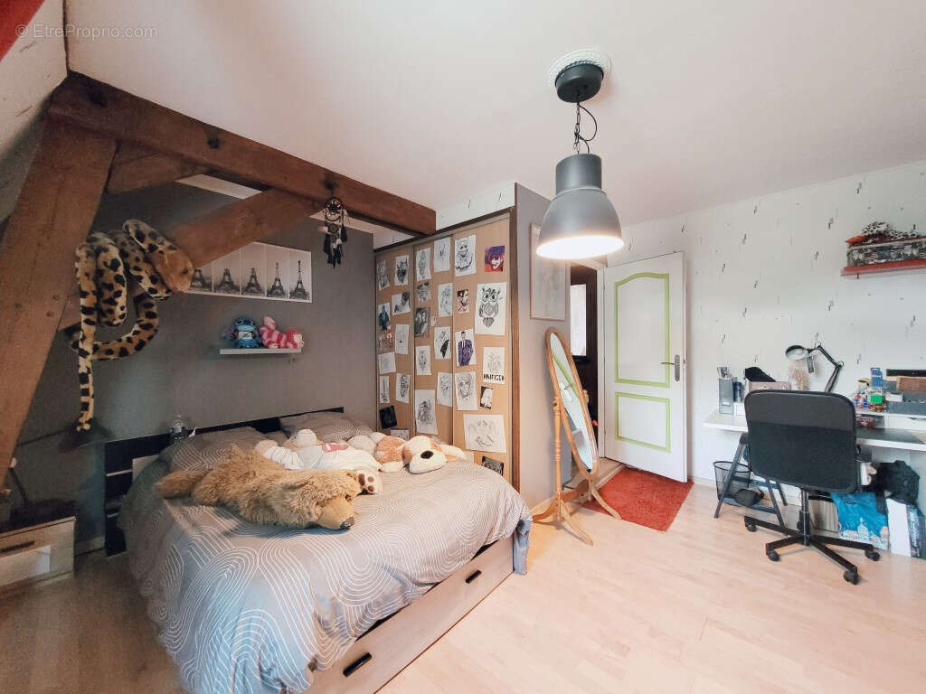 Maison à AVESNES-SUR-HELPE