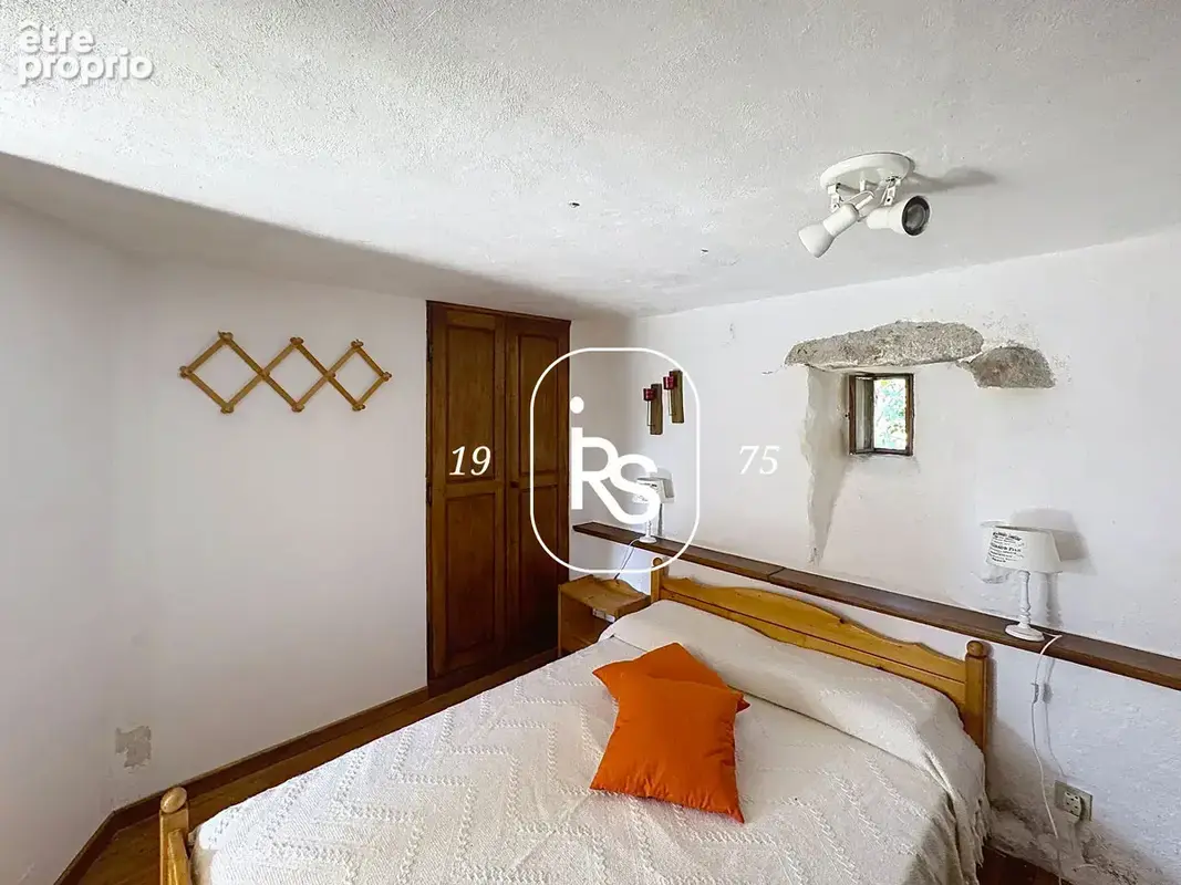 Propriété de charme de deux maisons avec piscine et un total de 2,53 ha de terrain naturel. - photo 23