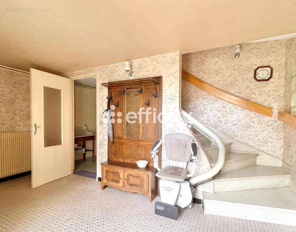 Maison à LES CLAYES-SOUS-BOIS