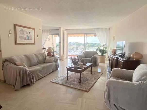 Appartement à MANDELIEU-LA-NAPOULE