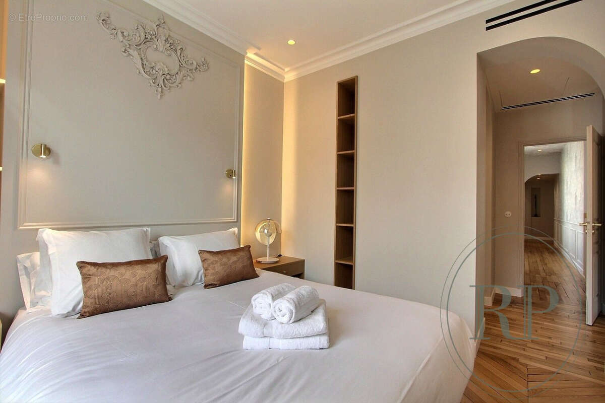 Appartement à PARIS-1E