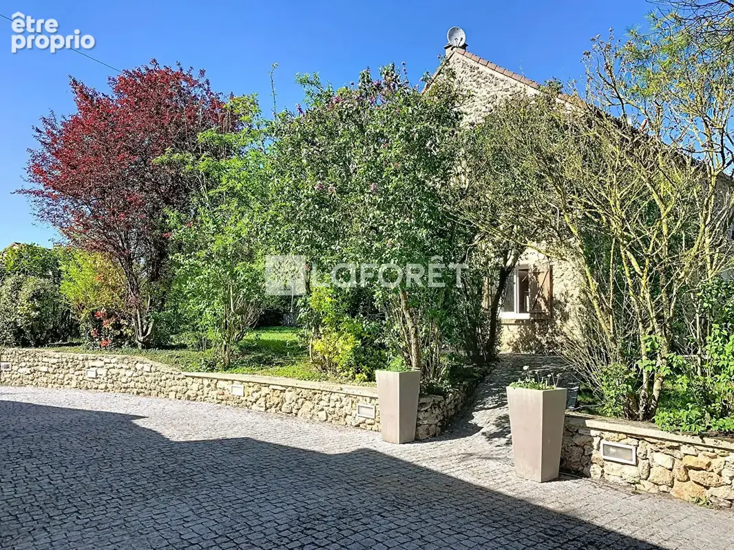 Maison familiale avec dépendances 8 pièce(s) 175 m2 - photo 2