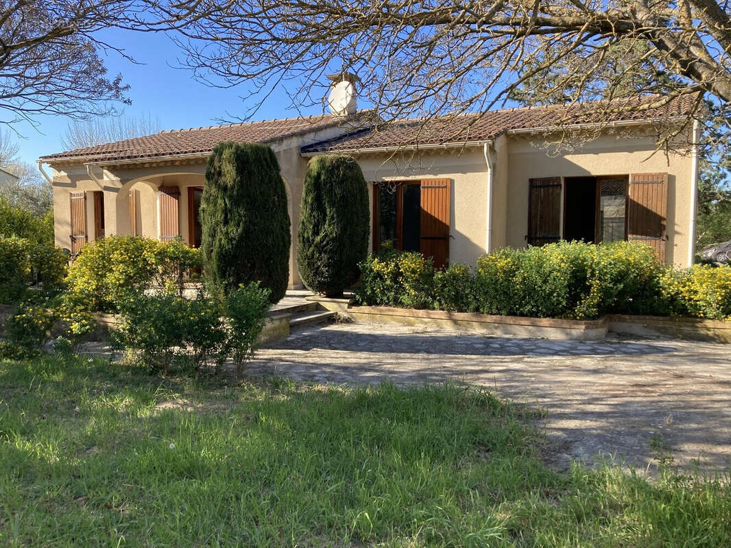 maison T3 plain-pied avec garage sur 900 m² - photo 4