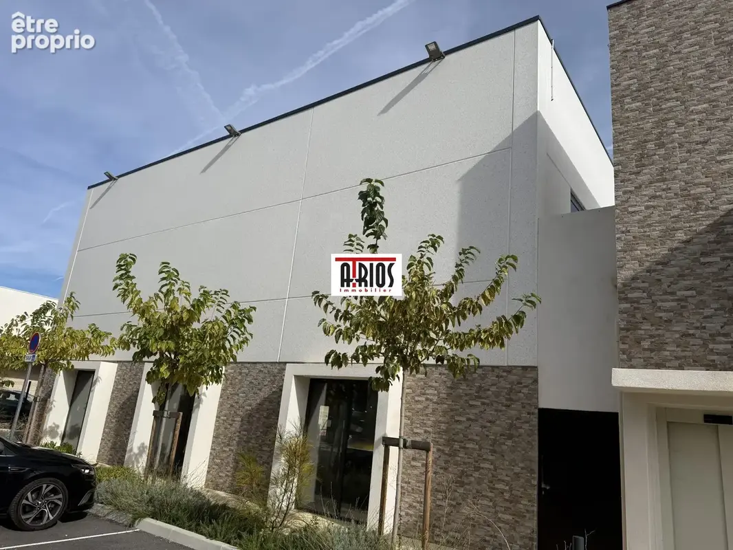 Commerce 560 m² à vendre à Cuers (83390) - photo 1