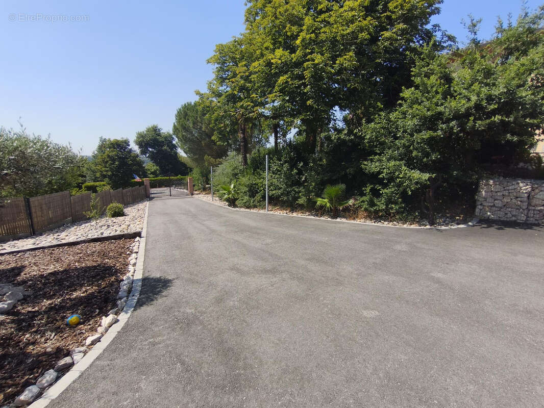 Propriété entièrement rénovée de 323 m2 avec piscine et dépendances - photo 34