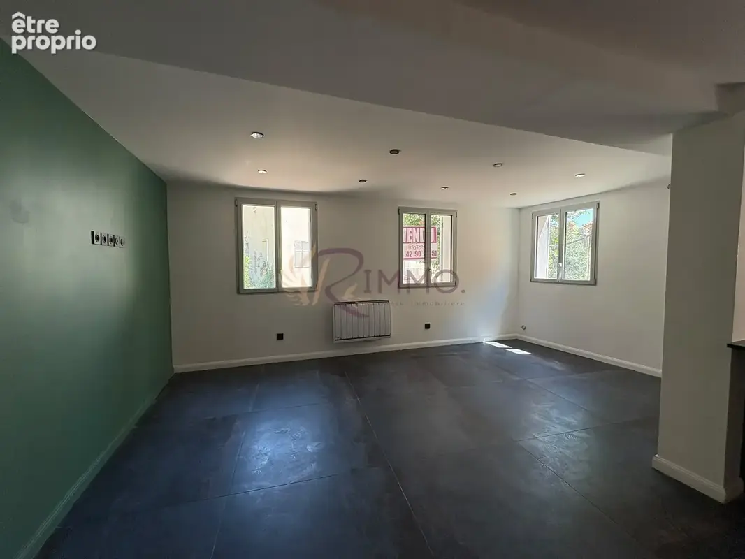 EGUILLES - T3 de charme entièrement rénové au cœur du village d'Éguilles - photo 6
