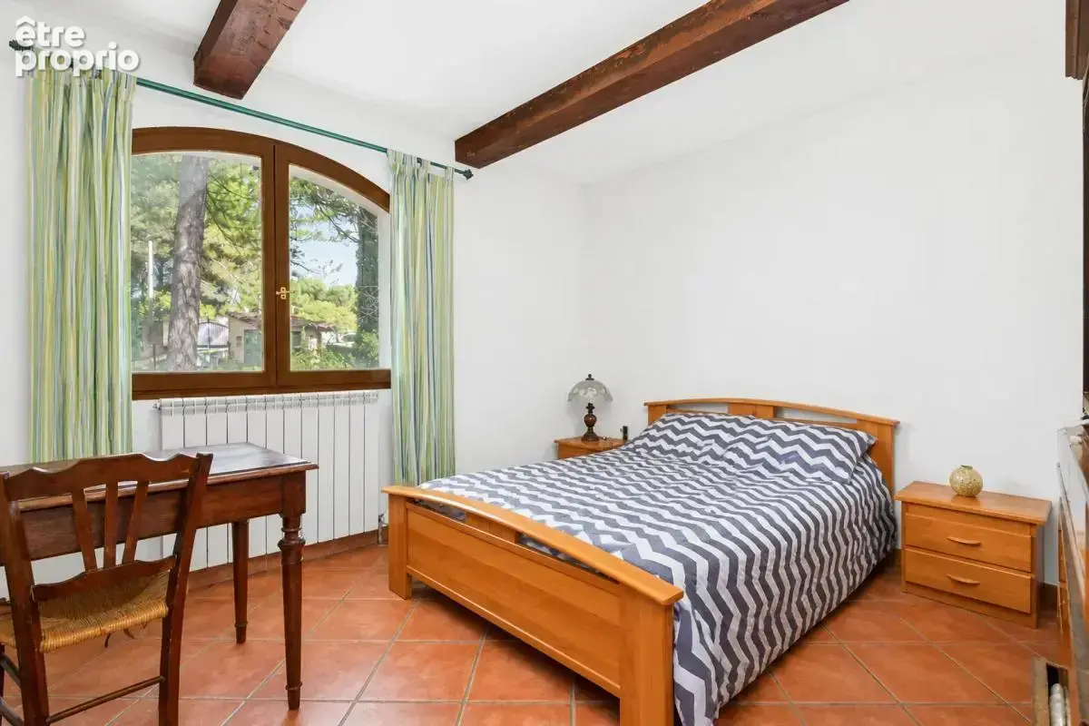 Les Pennes Mirabeau, Villa familiale + 3 logements dépendants - photo 13