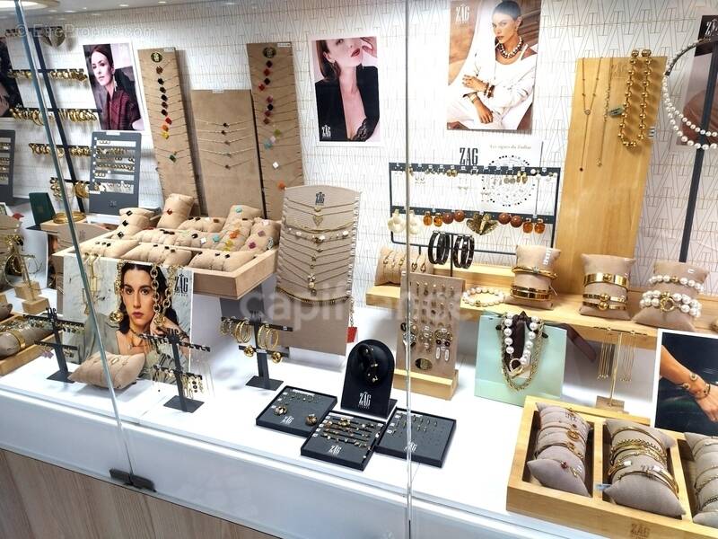 Commerce à AIGUES-MORTES