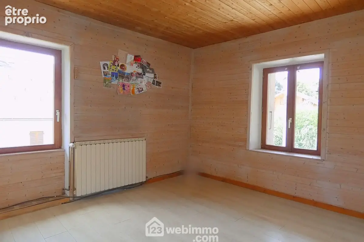 ... Permettant d'accueillir une famille et aménager un bureau ou une chambre d'amis selon vos besoins.