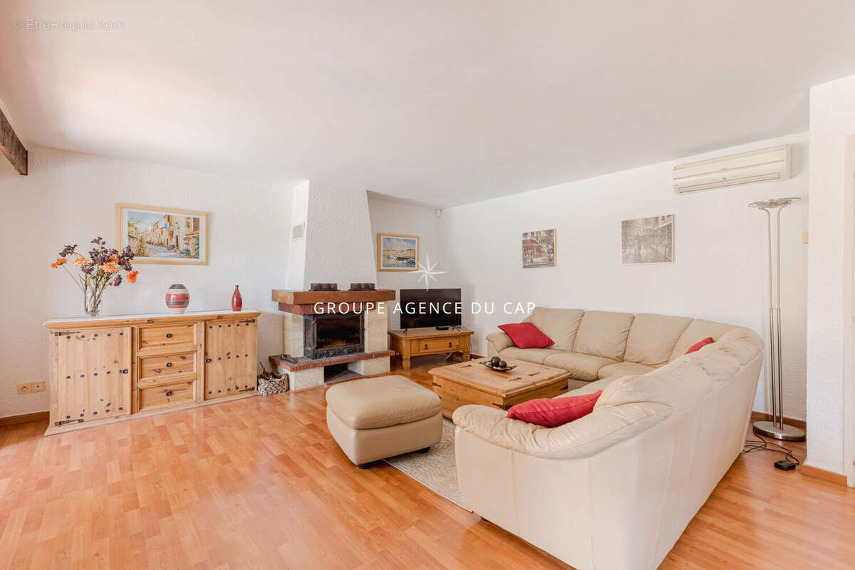 Villa Saint Raphael 5 pièce(s) 120 m2 - photo 4