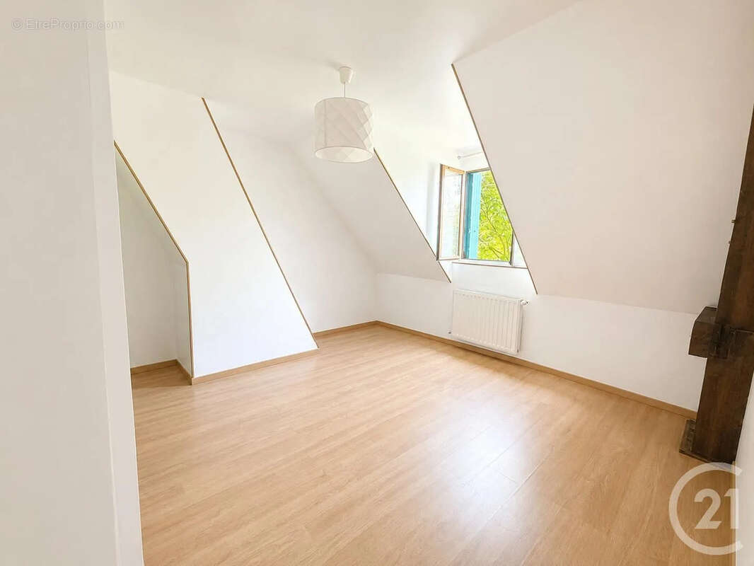 Maison 173 m² à Saint-Mard  - photo 5