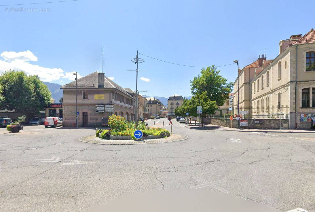 Parking à EMBRUN