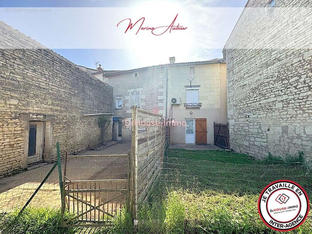 Maison à MONTS-SUR-GUESNES