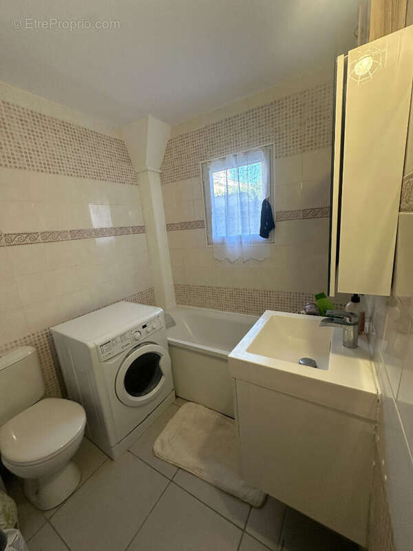 Appartement à GREZIEU-LA-VARENNE