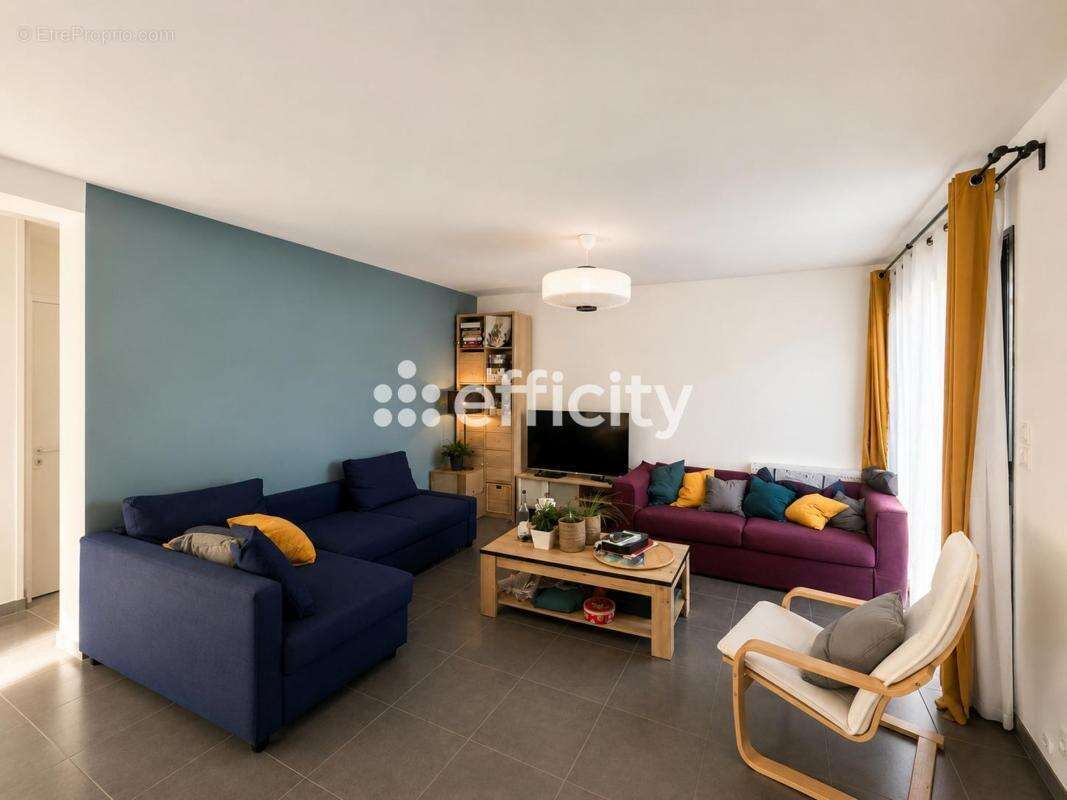 Maison 111 m² à Orgeres  - photo 2