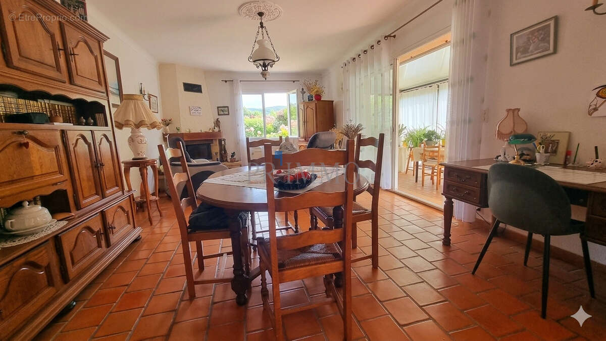 Maison à LE MUY