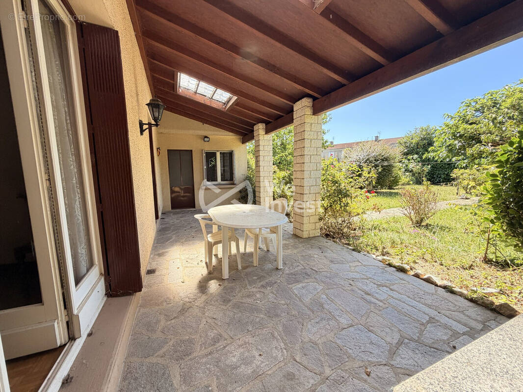 Maison à AUSSILLON
