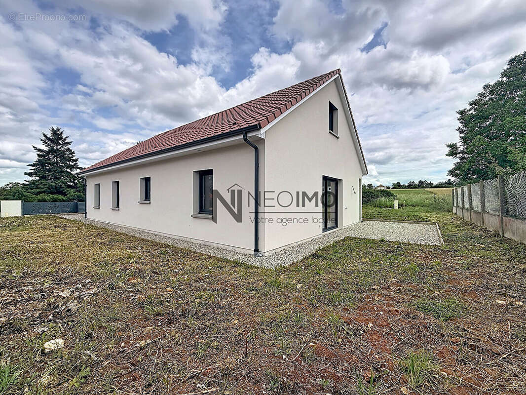 Maison à NEUFCHATEAU