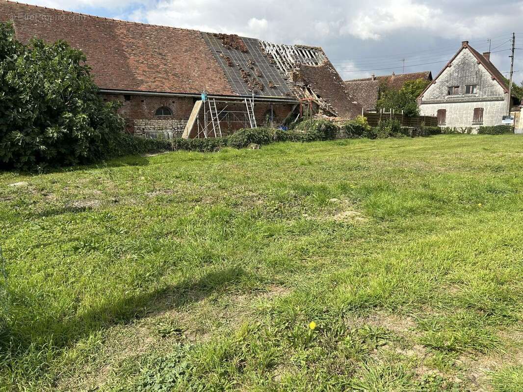 Terrain à VOVES