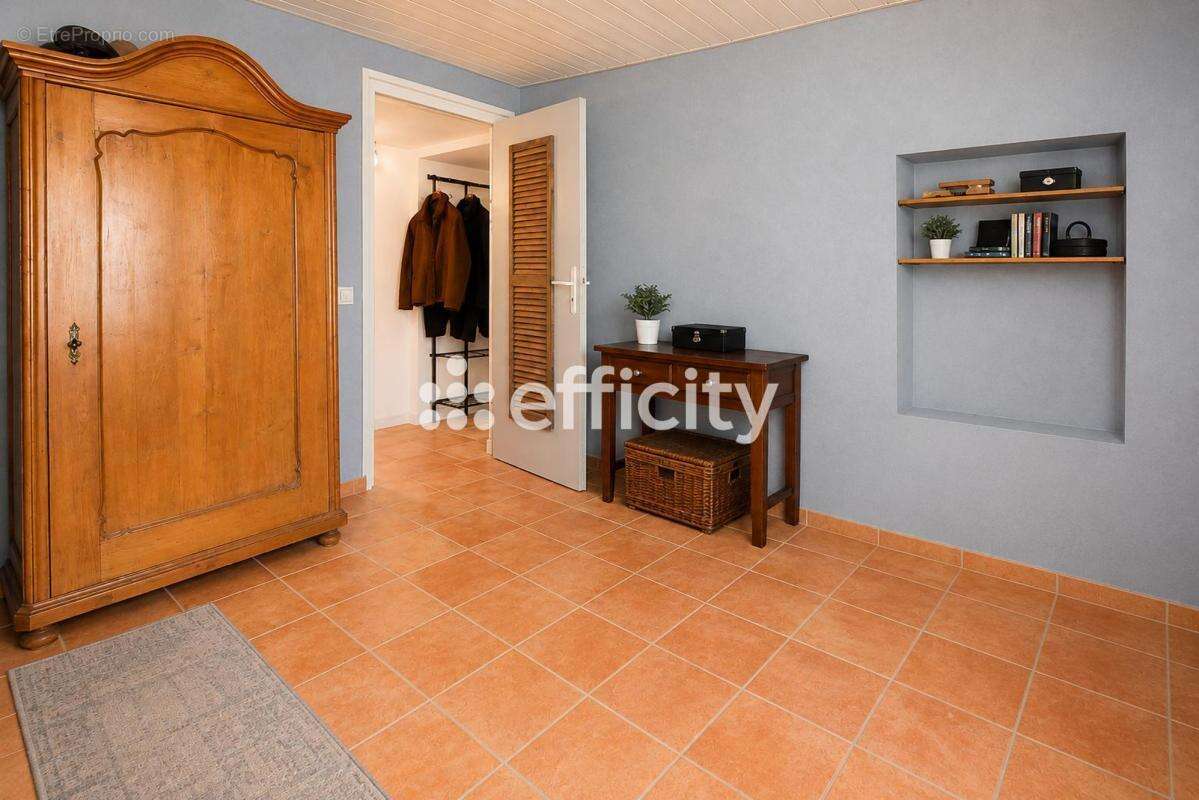 Maison 200 m² à Saint-Andre-De-Lidon  - photo 11
