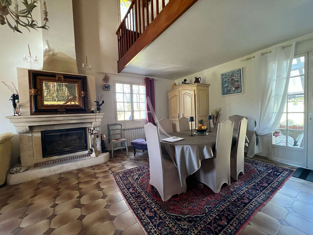 Maison Saint Julien De Chedon - 166 m² - photo 4